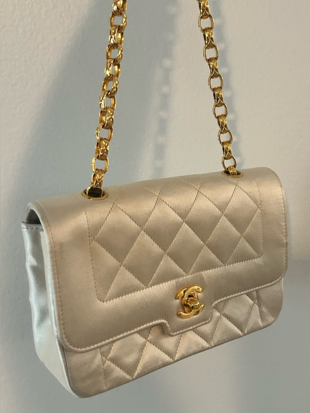 CHANEL Vintage Mini Diana Satin Flap Bag - Picture 2 of 15